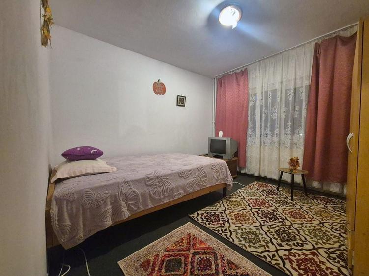 Apartament cu 3 camere decomandat în Astra