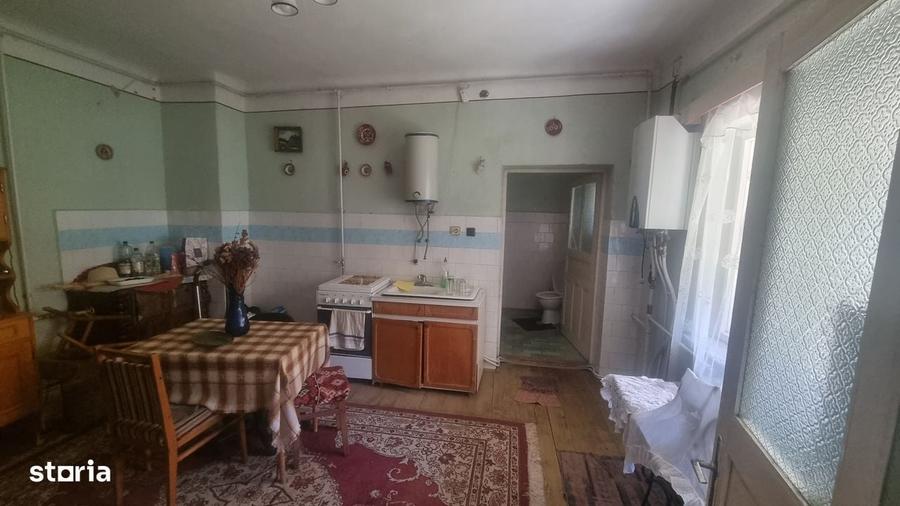 Casă cu 4 camere cu Teren 7928 Mp în Central