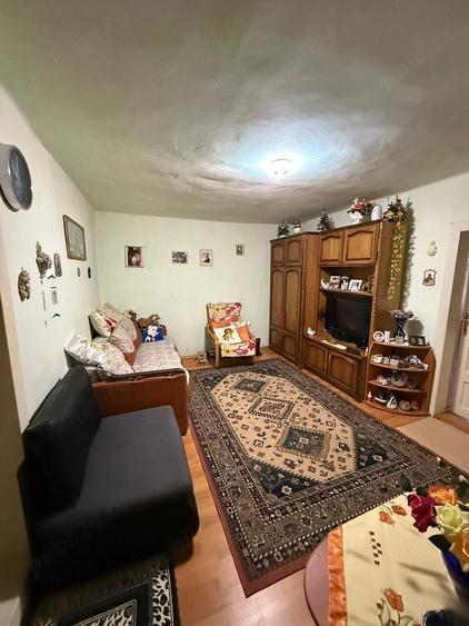 Casă cu 3 camere cu Teren 370 Mp în Eșelnița