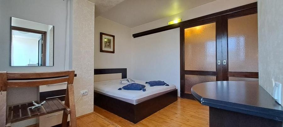 Apartament cu 2 camere semidecomandat, mobilat în Nicolina