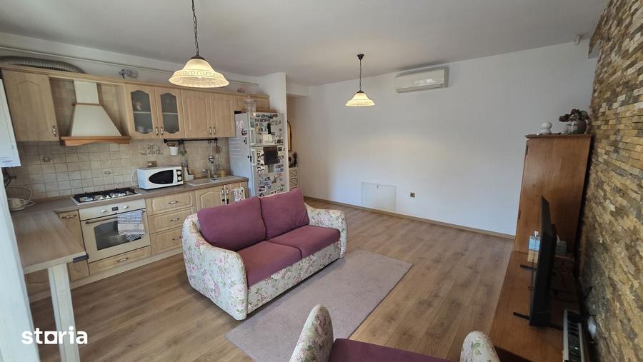 Apartament cu 4 camere decomandat în Florești