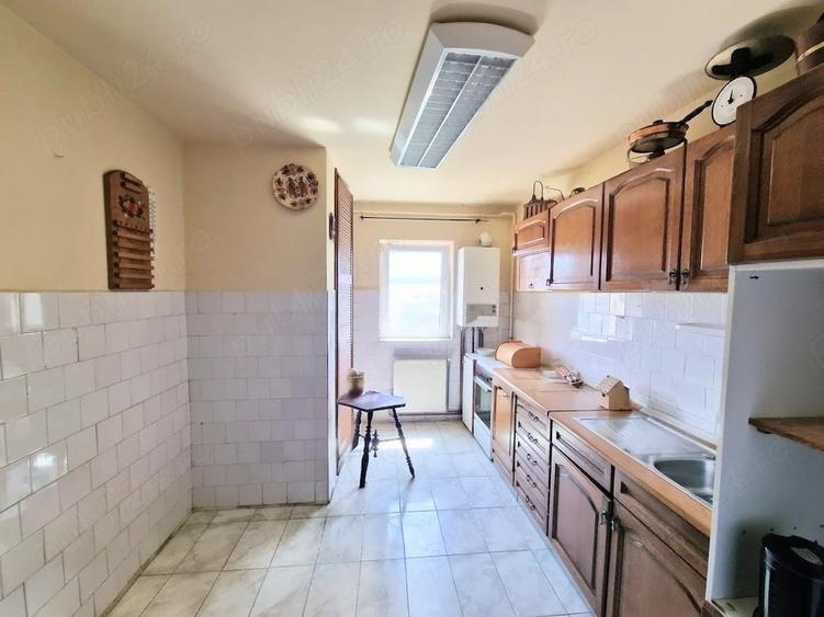 Apartament cu 4 camere decomandat în Ștrand