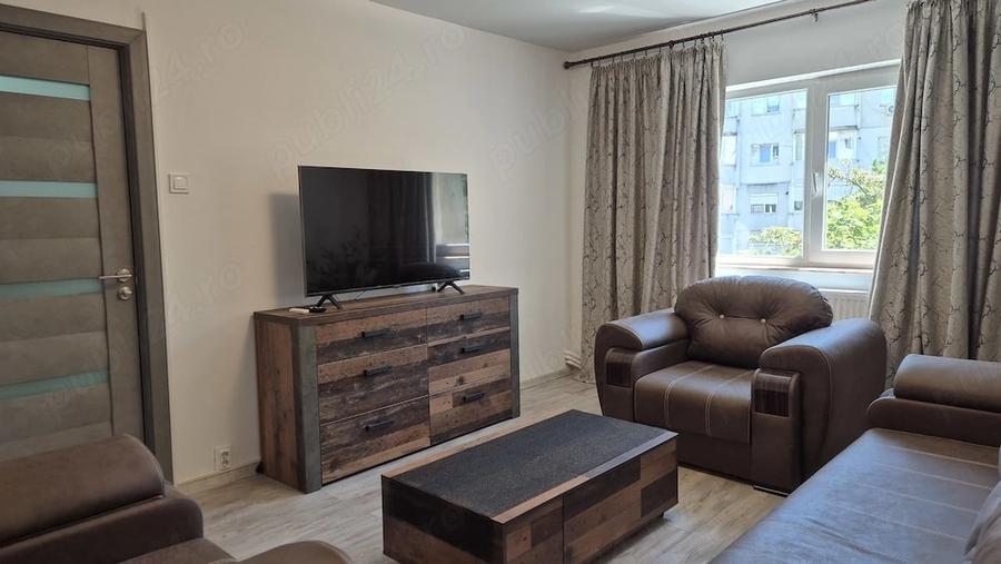 Apartament cu 4 camere decomandat în Central
