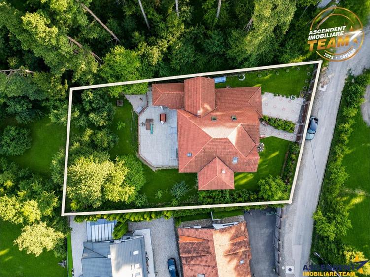 Casă cu 15 camere cu Teren 1398 Mp în Poiana Angelescu