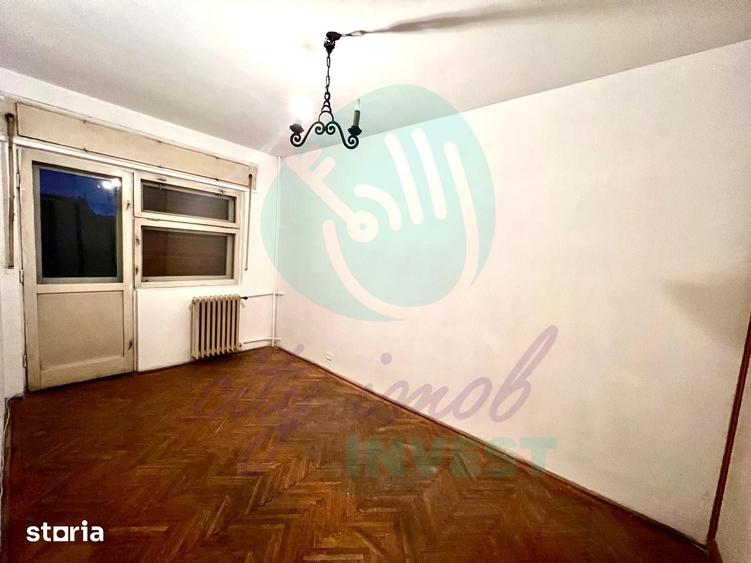 Apartament cu 4 camere semidecomandat în Centrul Civic