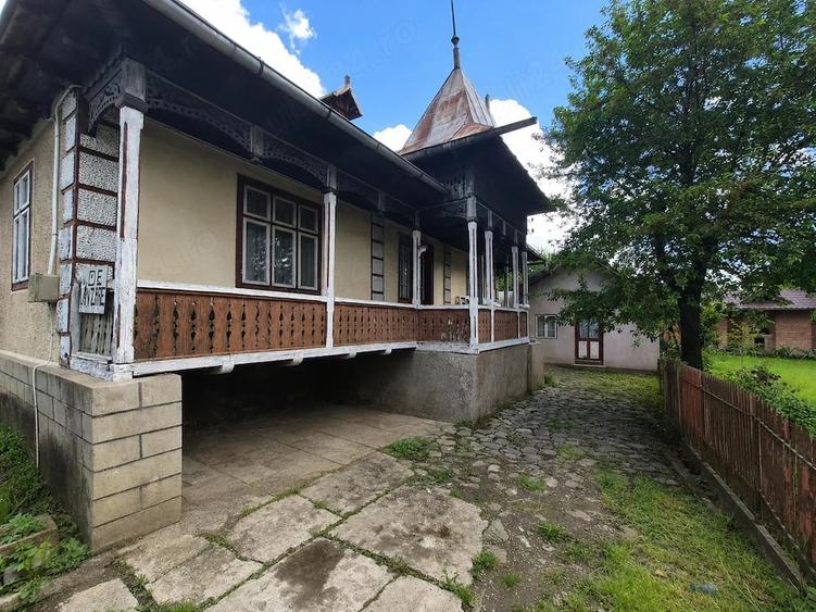 Casa batraneasca si o anexa suprafata de 589 mp patrati de vanzare Comarnic - 1