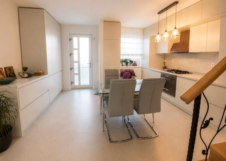 Casă individuală cu 3 camere cu Teren 142 Mp în Central