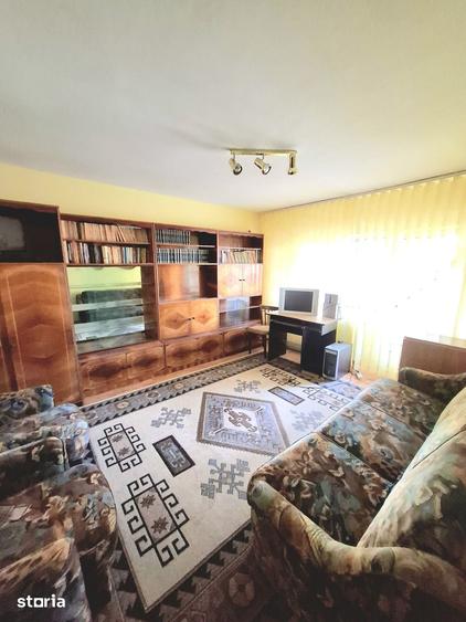 Apartament cu 4 camere decomandat, mobilat în Central