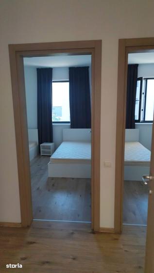Apartament cu 4 camere semidecomandat în Băneasa