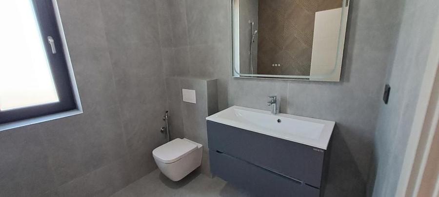 Casă cu 4 camere cu Teren 500 Mp în Vișani
