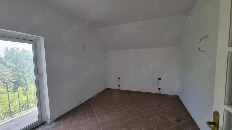 Casă cu 6 camere în Central