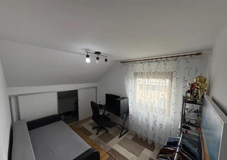 Casă individuală cu 5 camere cu Canalizare în Stupini