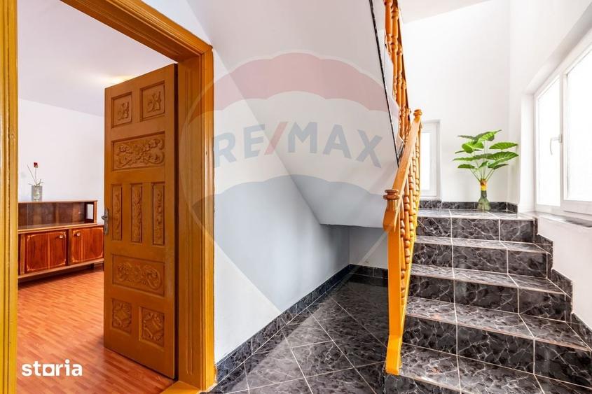Casă cu 5 camere cu Teren 1842 Mp în Șotânga