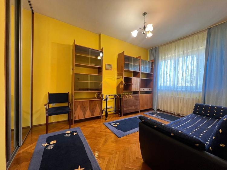 Apartament cu 3 camere decomandat, mobilat în Central