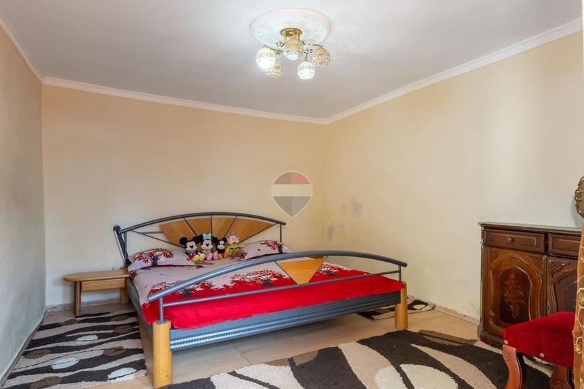 Casă individuală cu 4 camere cu Teren 800 Mp în Pârneava