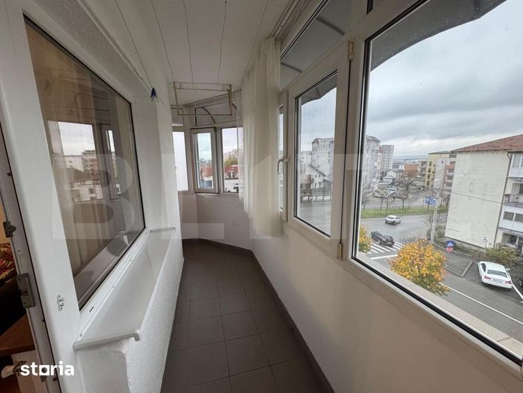 Apartament cu 3 camere decomandat, mobilat în Craiovița Nouă