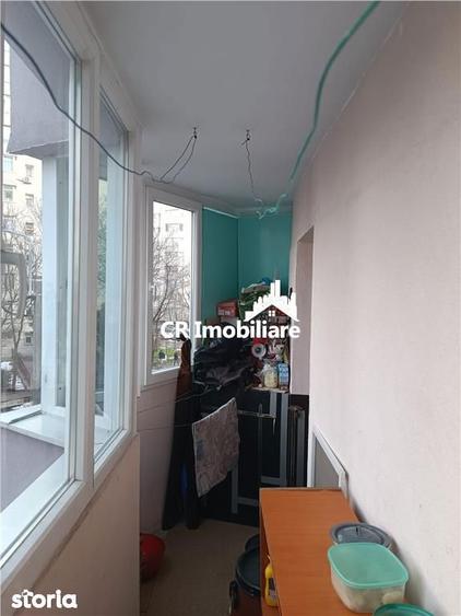 Apartament cu 3 camere semidecomandat în Dristor