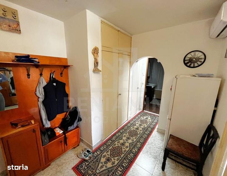 Apartament cu 2 camere decomandat în Rovine
