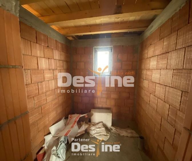 Casă individuală cu 6 camere cu Canalizare în Ciritei