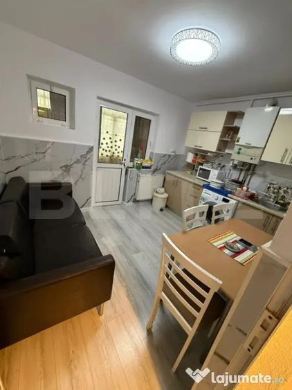 Apartament cu 3 camere decomandat, mobilat în Micro 11