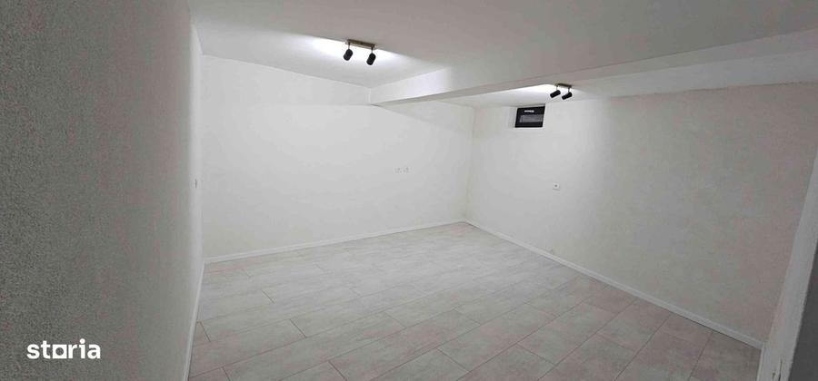 Casă cu 4 camere în Tineretului