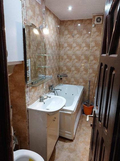 Garsonieră decomandată în Vest