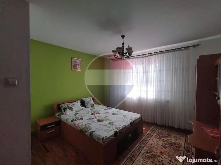 Casă cu 5 camere cu Teren 550 Mp în Tărtășești