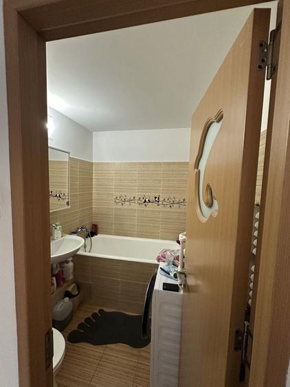 Apartament cu 3 camere semidecomandat în Dristor