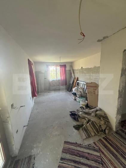 Casă individuală cu 6 camere cu Canalizare în Salcea