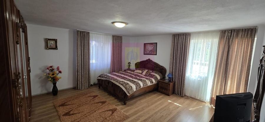 Casă cu 7 camere în Central