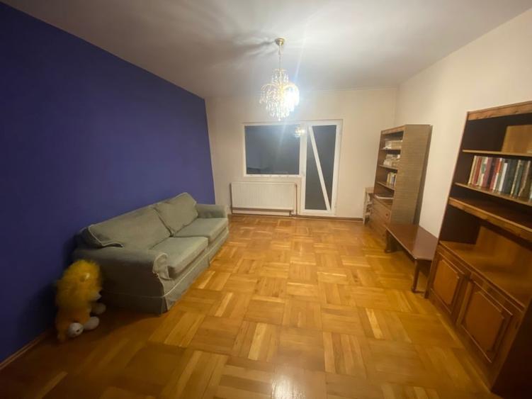 Apartament cu 4 camere decomandat, mobilat în Micro 3
