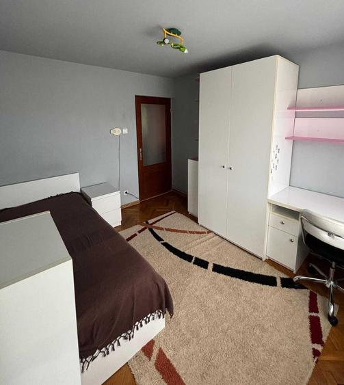 Apartament cu 3 camere decomandat în Central