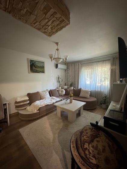 Apartament cu 2 camere decomandat, mobilat în Titan