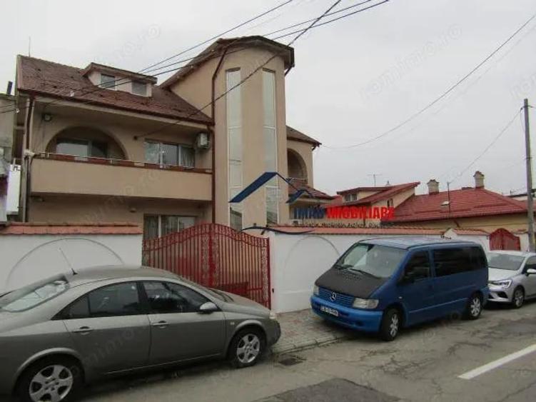 Casă cu 1 camere cu Teren 387 Mp în Central