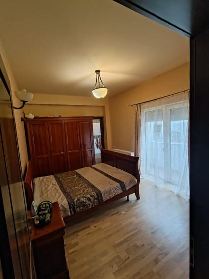 Apartament cu 3 camere semidecomandat, mobilat în Central
