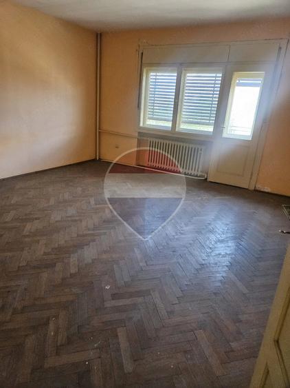 Casă cu 6 camere cu Teren 631 Mp în Ultracentral