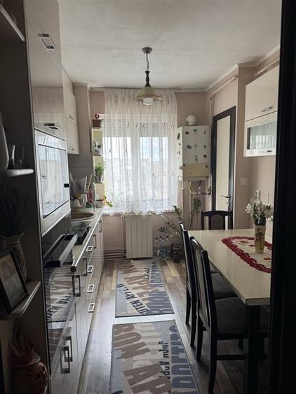 Apartament cu 3 camere decomandat în Exterior Nord