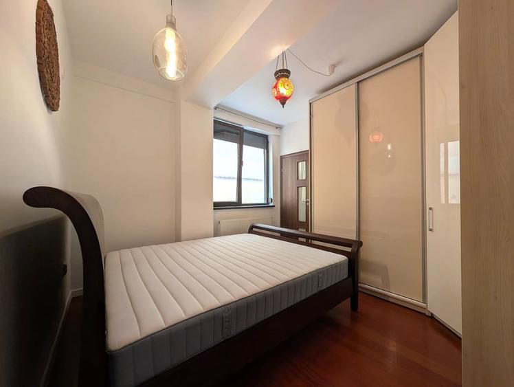 Apartament cu 3 camere decomandat, mobilat în Jiului