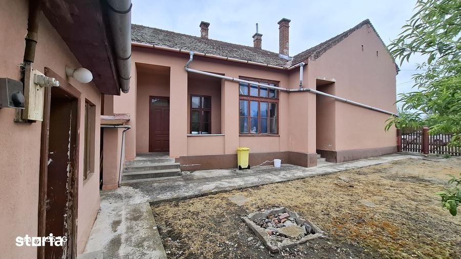 Casă cu 7 camere cu Teren 525 Mp în Ilia