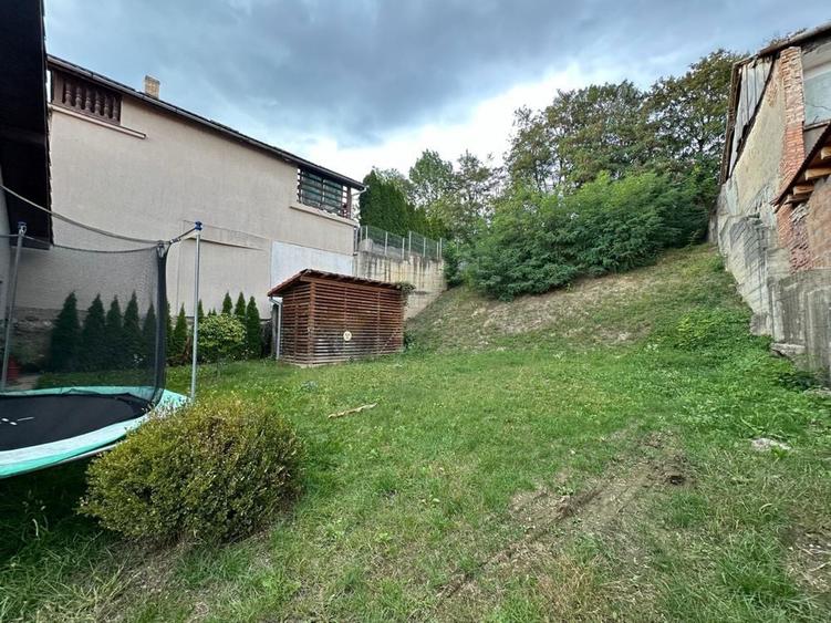 Casă cu 4 camere în Central