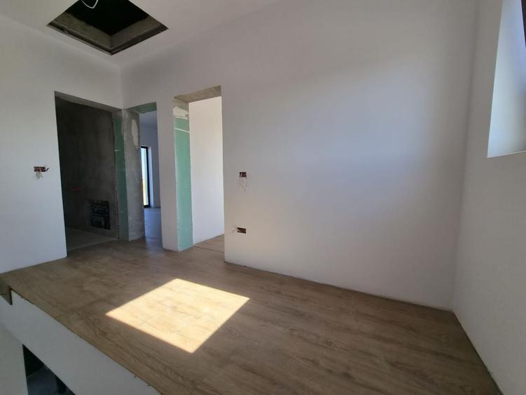 Duplex cu 4 camere cu Canalizare în Urseni