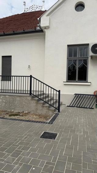Casă cu 7 camere cu Teren 892 Mp în Central