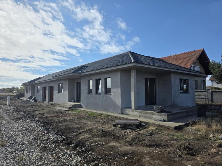 Casă cu 4 camere cu Teren 470 Mp în Nojorid