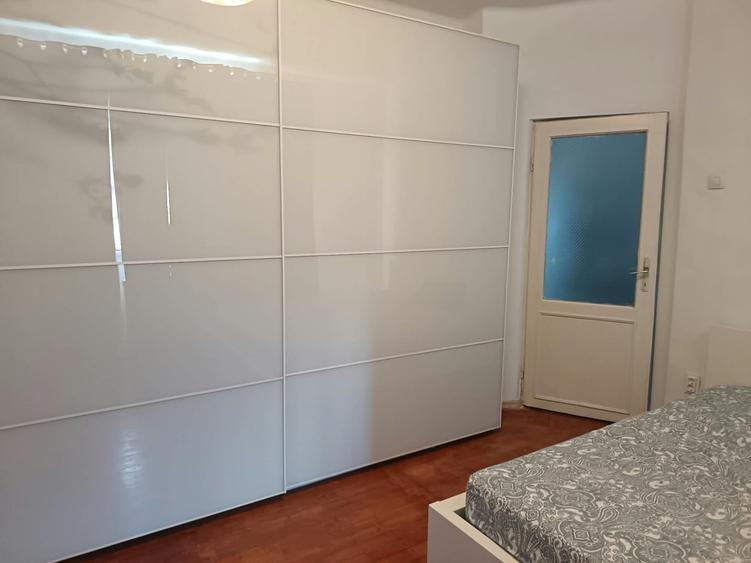 Apartament cu 3 camere semidecomandat, mobilat în Armeneasca
