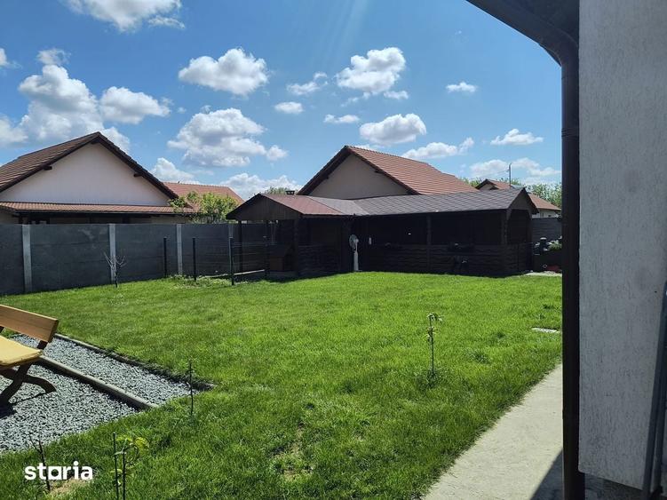 Casă cu 4 camere cu Teren 433 Mp în Sânmihaiu Român