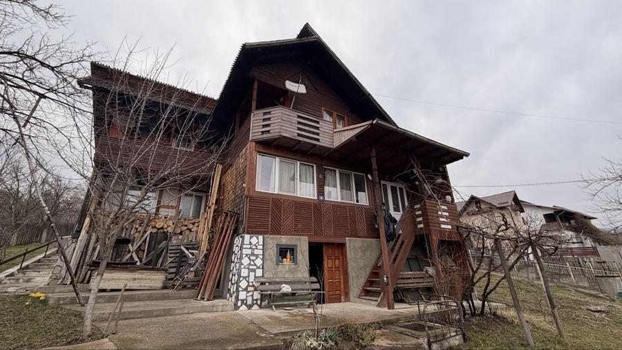 Casă cu 3 camere în Cerașu