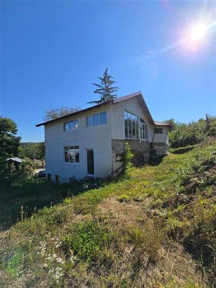 Casă cu 4 camere cu Teren 4300 Mp în Coțofenești