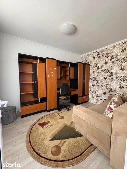 Apartament cu 3 camere semidecomandat în Alexandru cel Bun