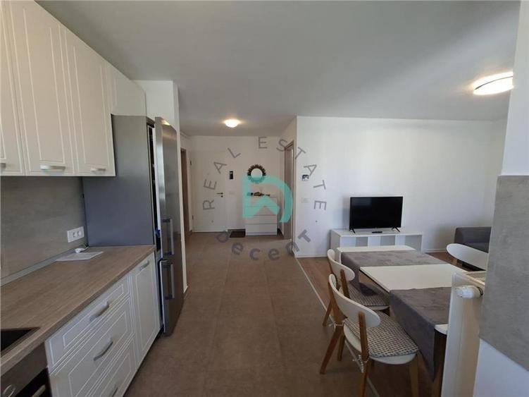 Apartament cu 2 camere decomandat în Tractorul