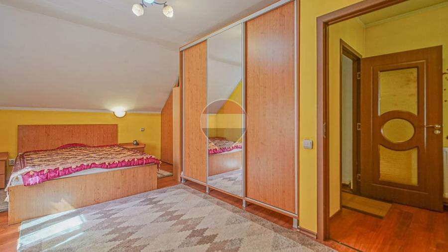 Casă individuală cu 7 camere cu Teren 533 Mp în Purcăreni